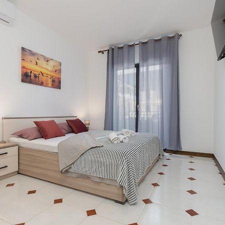 Cukerina Apartment With Whirpool & Sauna โปเรช ภายนอก รูปภาพ