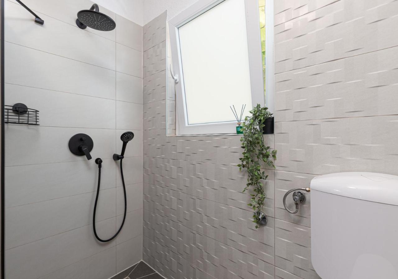 Cukerina Apartment With Whirpool & Sauna โปเรช ภายนอก รูปภาพ