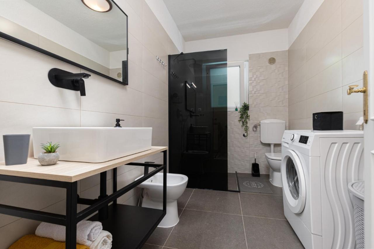Cukerina Apartment With Whirpool & Sauna โปเรช ภายนอก รูปภาพ