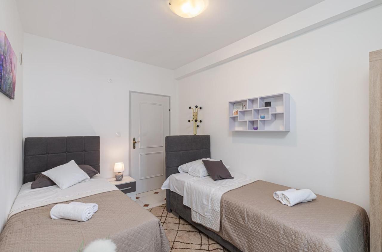 Cukerina Apartment With Whirpool & Sauna โปเรช ภายนอก รูปภาพ