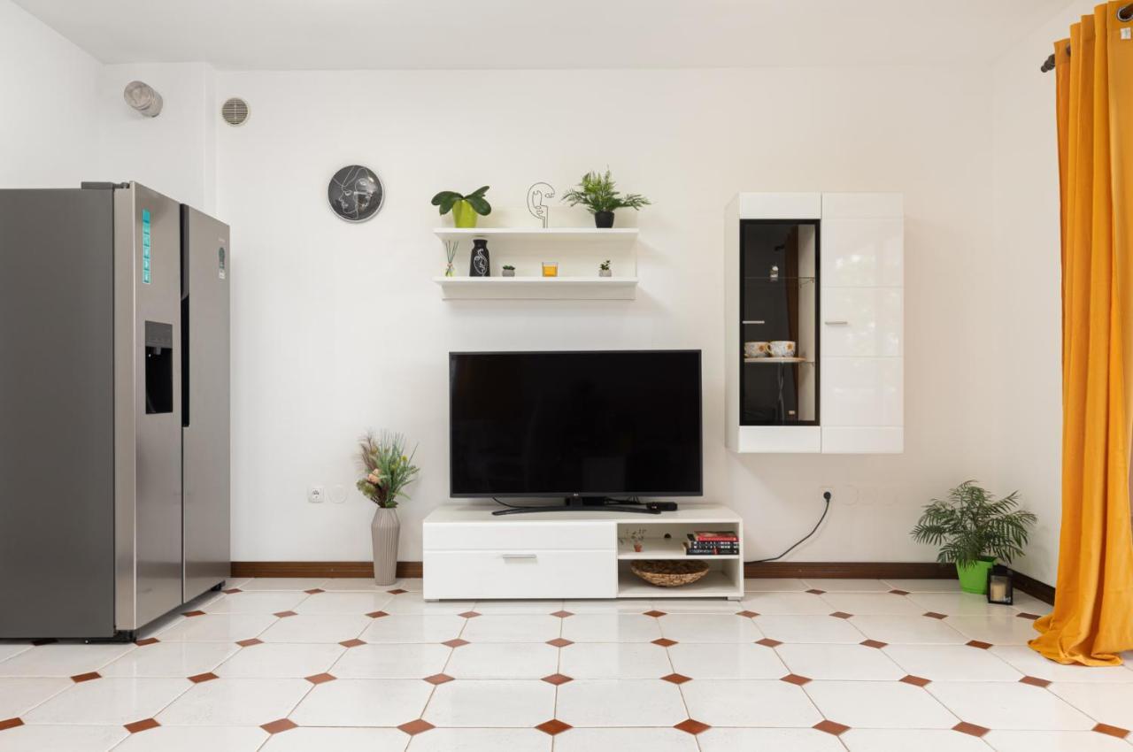 Cukerina Apartment With Whirpool & Sauna โปเรช ภายนอก รูปภาพ