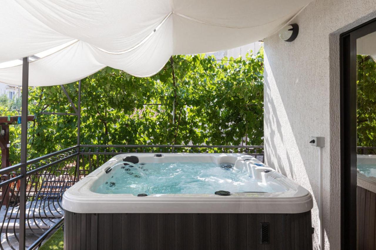 Cukerina Apartment With Whirpool & Sauna โปเรช ภายนอก รูปภาพ