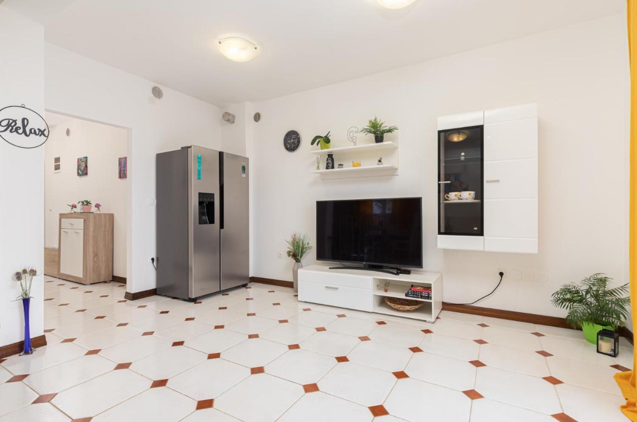 Cukerina Apartment With Whirpool & Sauna โปเรช ภายนอก รูปภาพ
