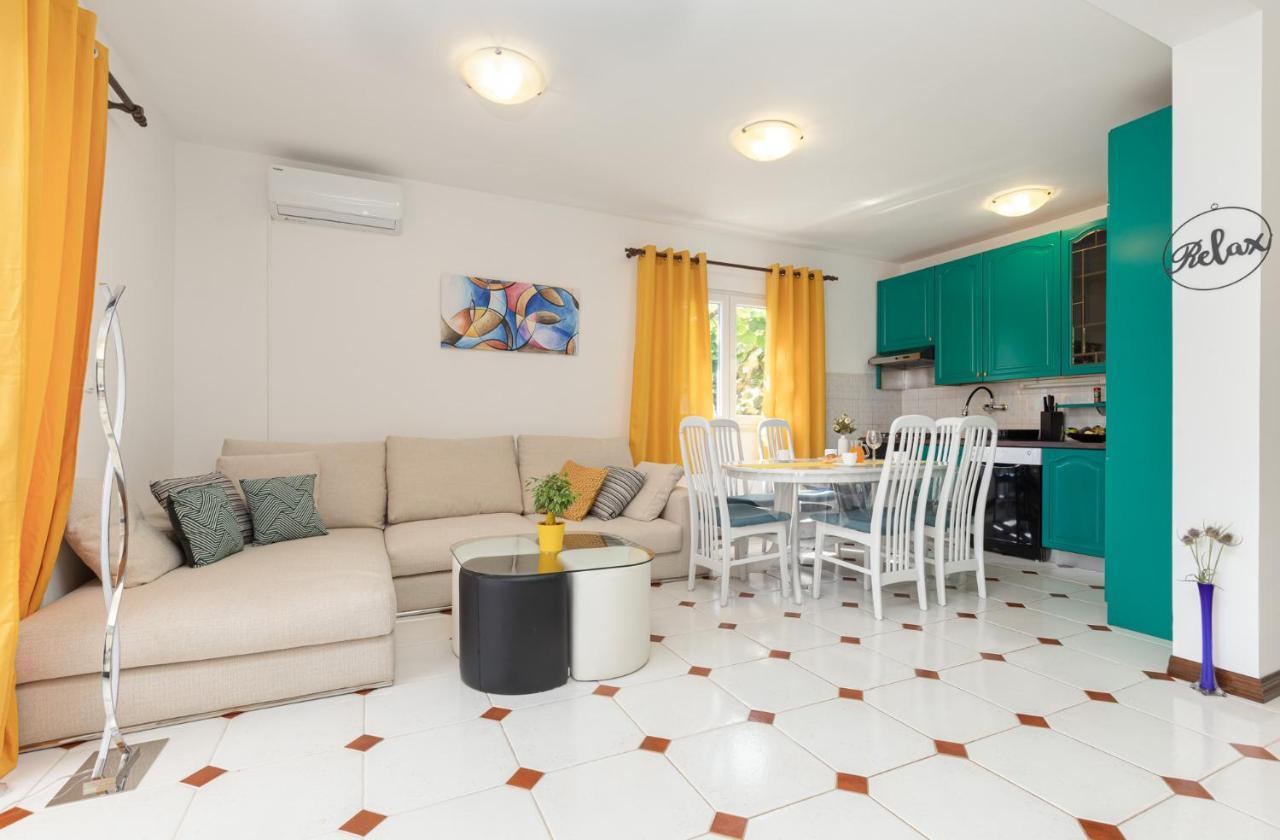 Cukerina Apartment With Whirpool & Sauna โปเรช ภายนอก รูปภาพ